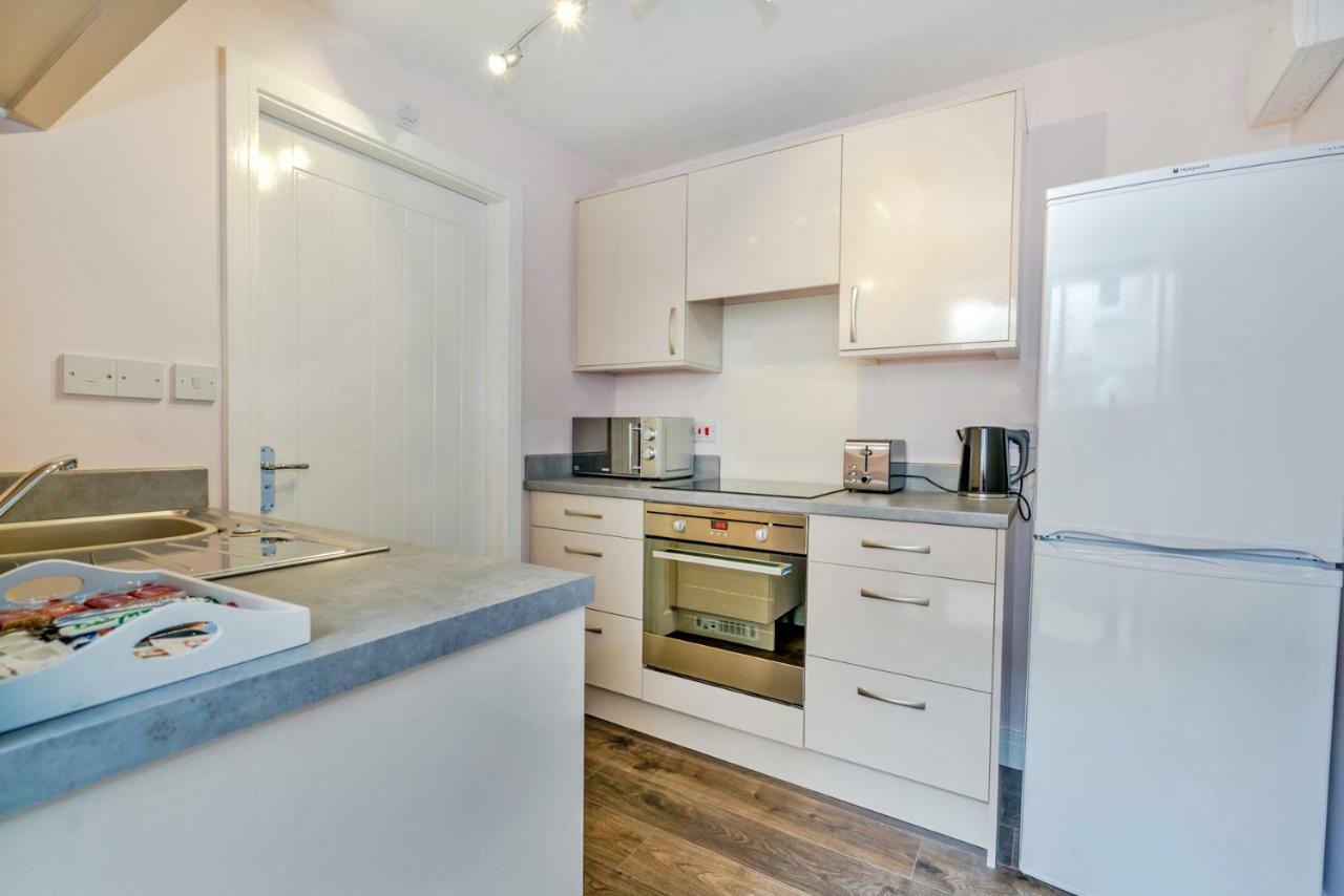 Cannock Hotel Apartments ภายนอก รูปภาพ