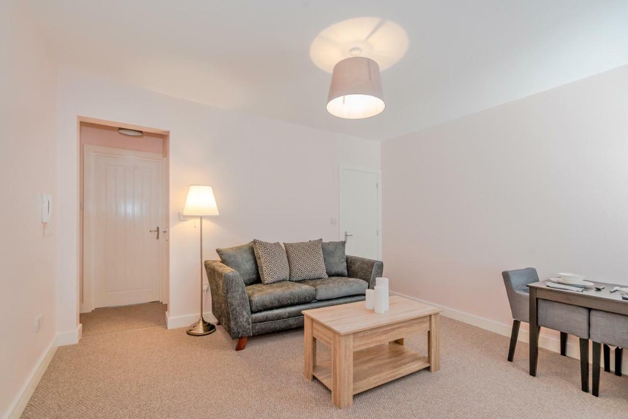 Cannock Hotel Apartments ภายนอก รูปภาพ