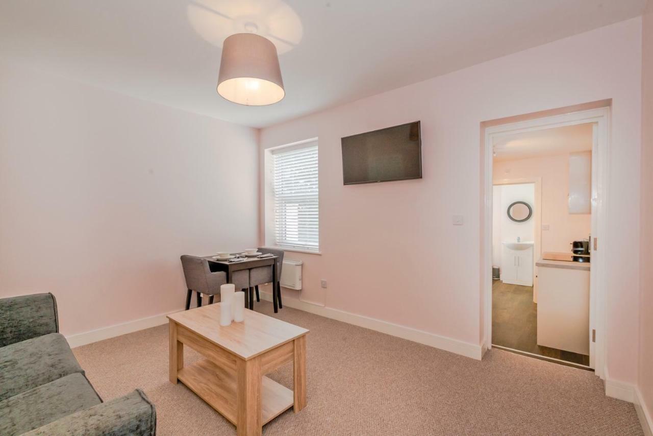 Cannock Hotel Apartments ภายนอก รูปภาพ